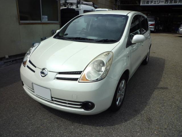 白い車