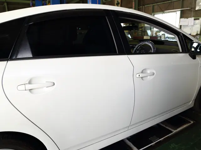 白い車の画像